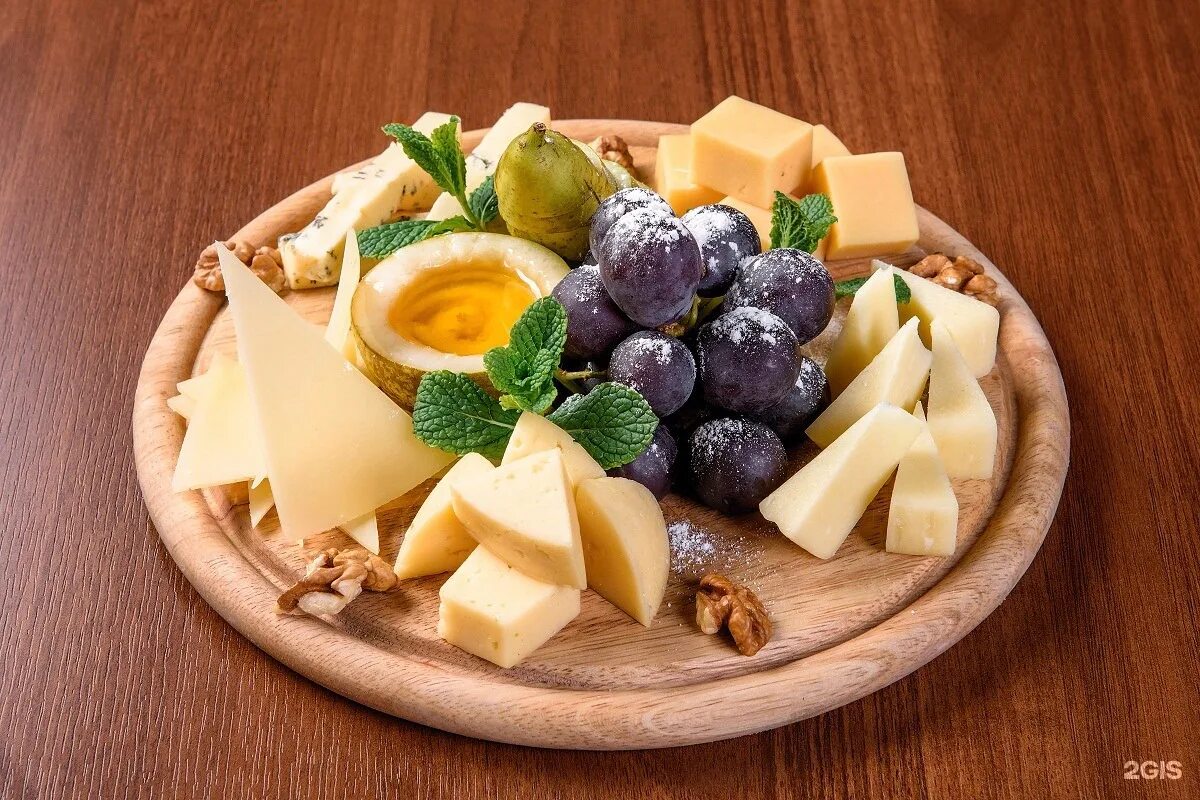 Банкет фуршет «сырная тарелка». Сырная тарелка. Как сделать сырную нарезку. Украшение сырной тарелки. Сырное ассорти "lafinele".