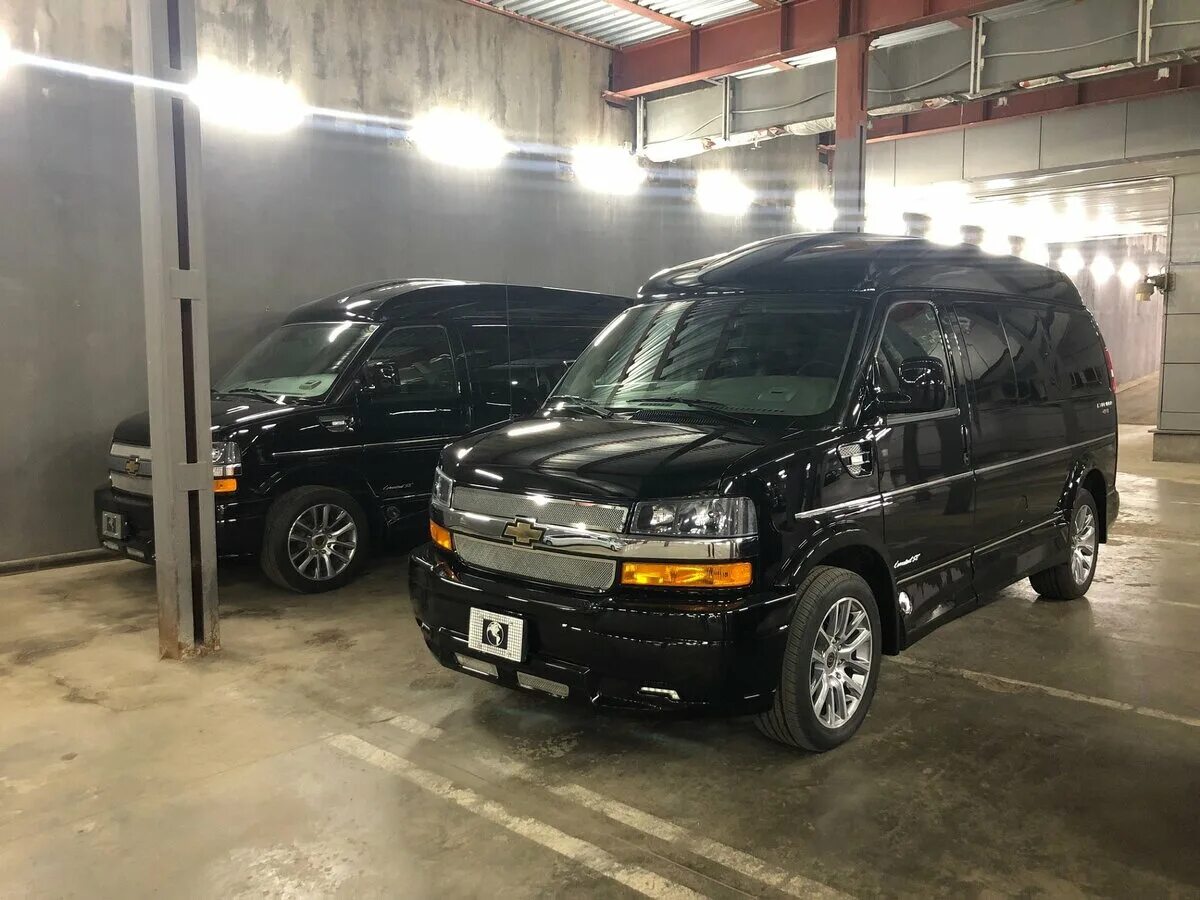 Limited se. Chevrolet Express van Explorer. Chevrolet Express 2019. Шевроле эксплорер 2001. Chevrolet Explorer 4х4 2022.