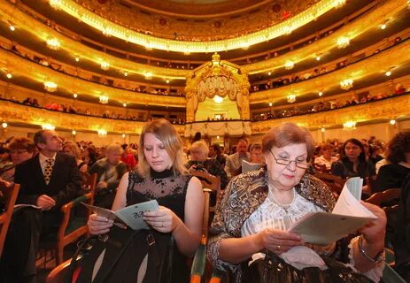В чем ходят в большой театр