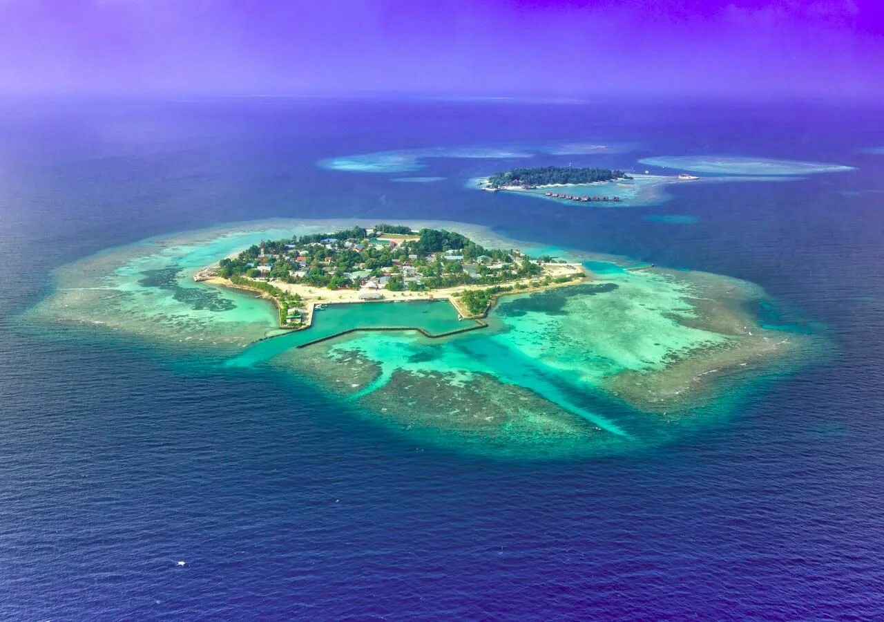 People live on islands. Bodufolhudhoo Мальдивы. Остров Бодуфолуду Мальдивы. Lagoon view Maldives Бодуфолуду. Остров Мативери Мальдивы.