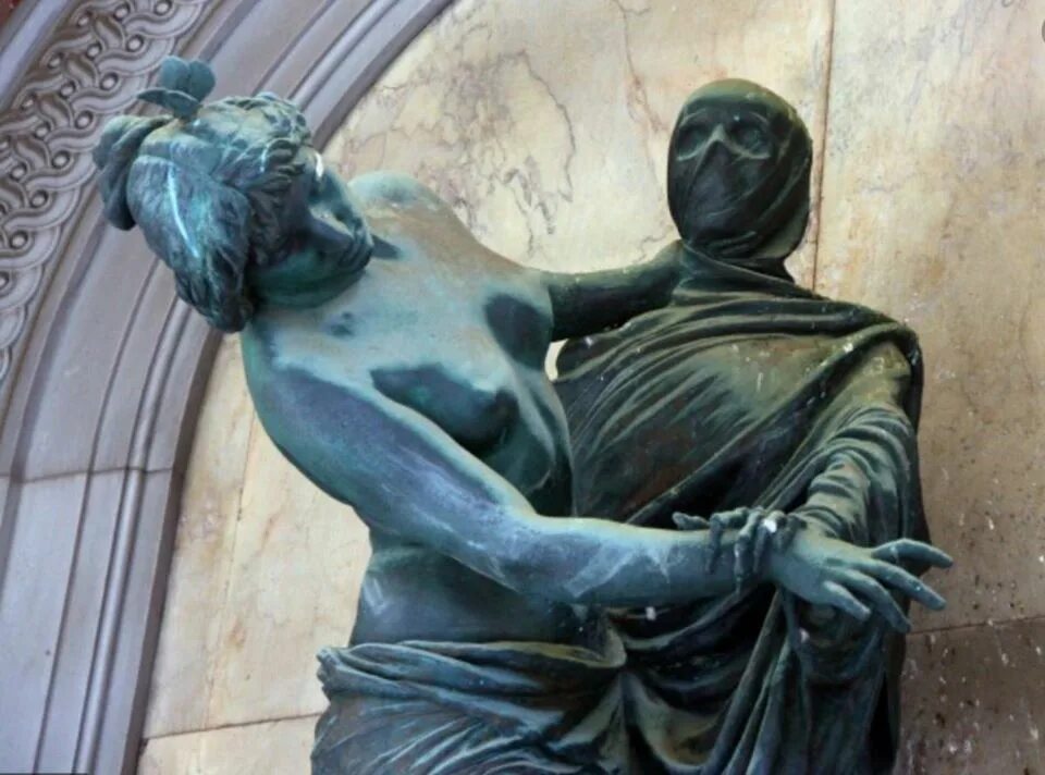 Антонио канова cupid and psyche. Танатос скульптура. Eros и tanatos. Танатос в психологии. Фрейд эрос и танатос теория.