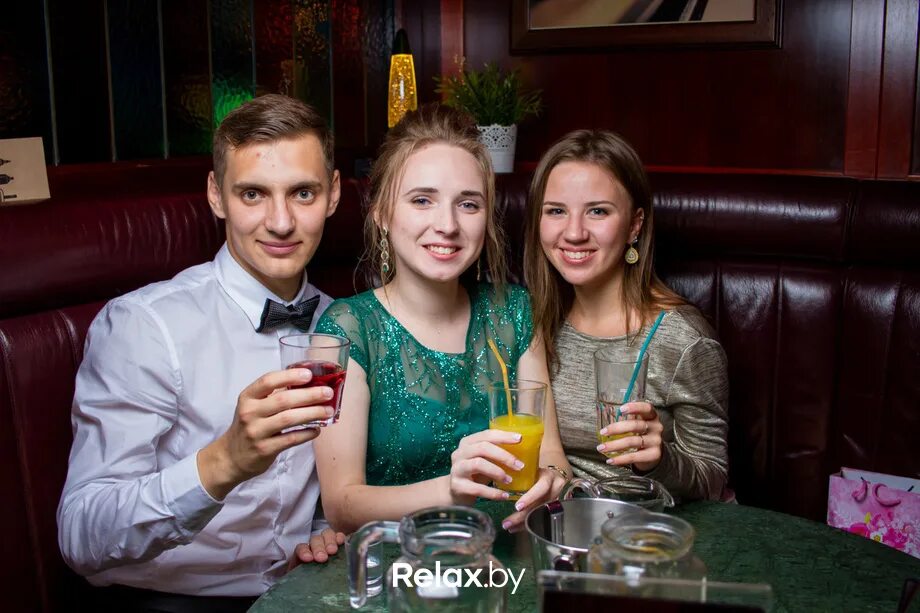 Поющий центр. Клуб караоке гош. Караоке минск. Бар где поют. Караоке бар фото.