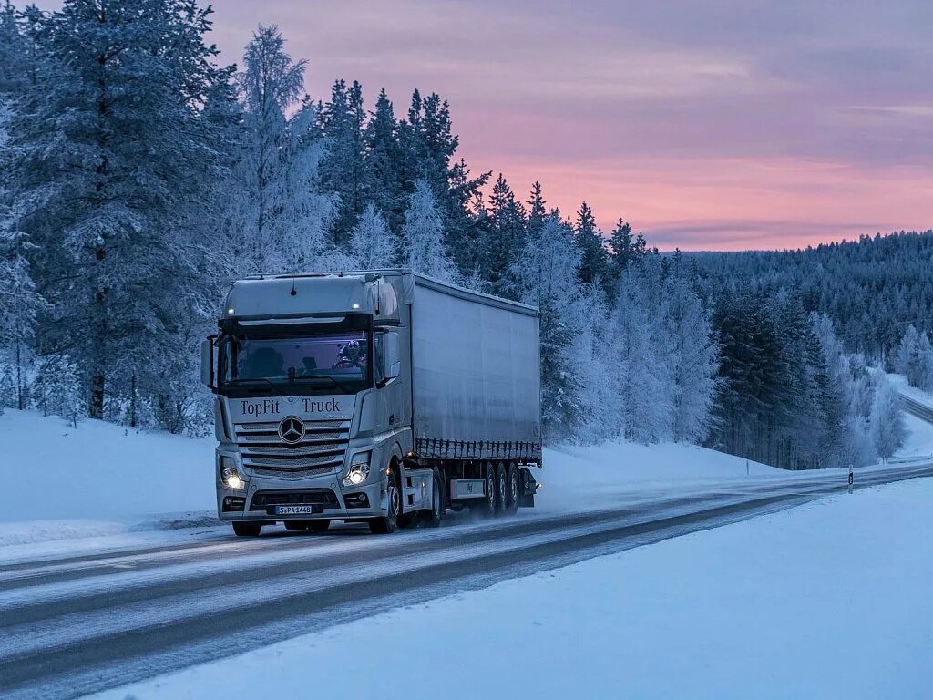 Мерседес Актрос зима. Мерседес Актрос Дальнобой. Скания зимник. Mercedes Actros 2023 Дальнобой.