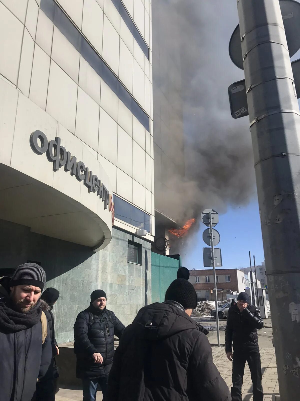 Горит в самаре сейчас кировском районе. Пожар тц скала самара. скала в самаре торговый центр. пожар в тц мир самара. пожар в самаре сейчас.