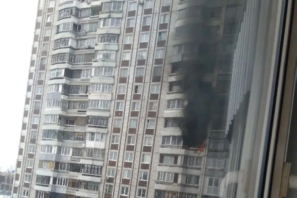 Пожар на ленинградской. Пожар на ленинградском вокзале в москве. Пожар на ленинградском 60. Пожар ленинградский вокзал. Пожар в москве фото.