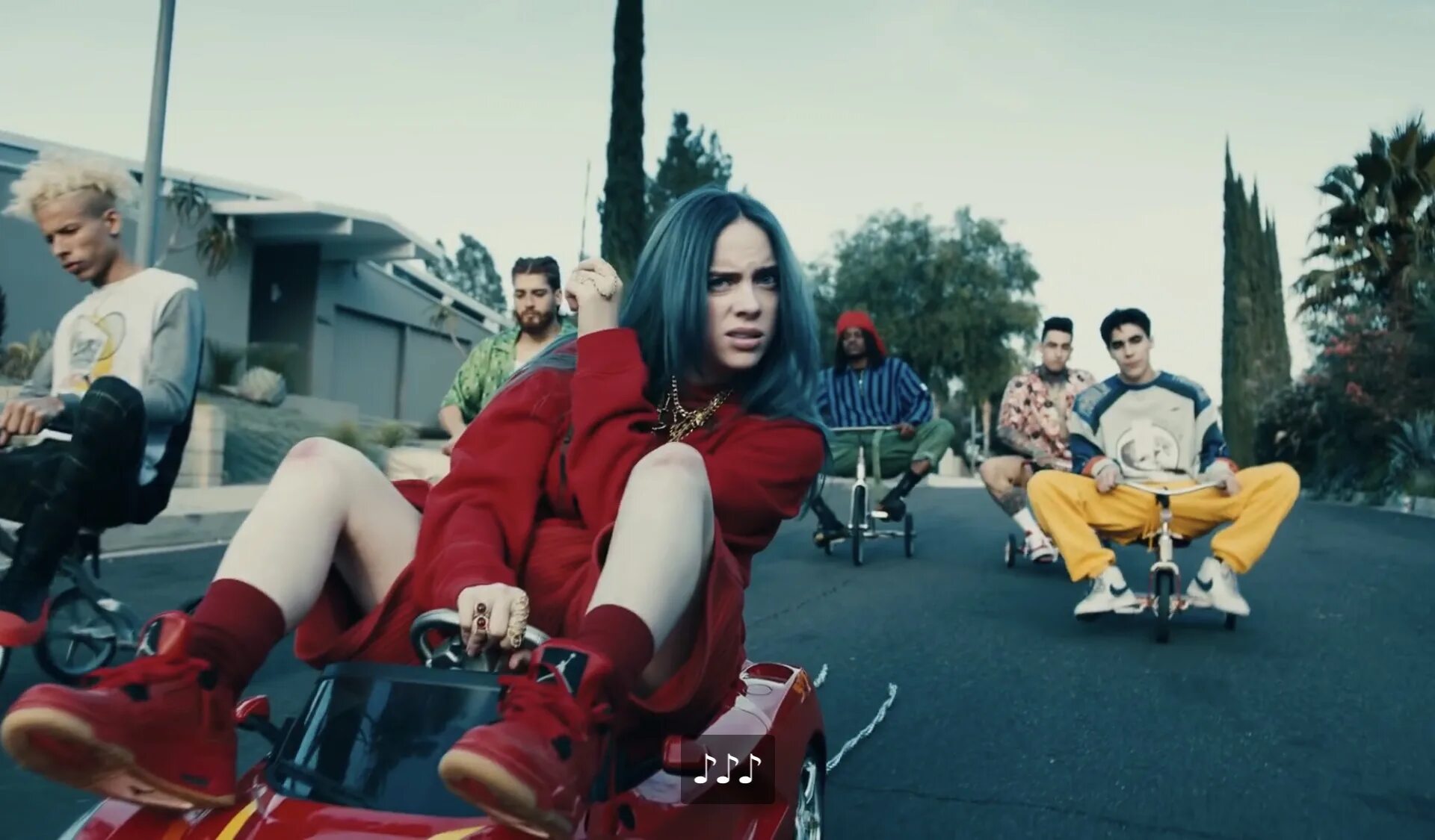 Двмок песня. Billie Eilish Bad guy. Билли Эйлиш Bad guy. Билли Айлиш в клипе Bad guy.