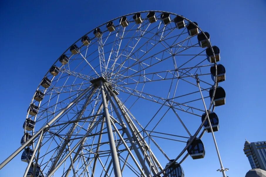 трк горки челябинск колесо обозрения. колесо обозрения горки.