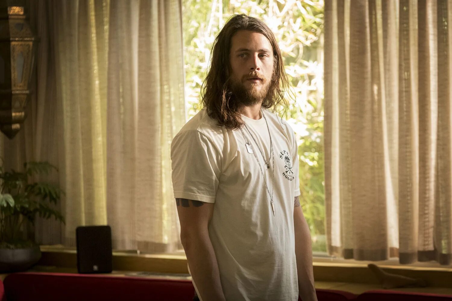 Animal kingdom сериал. по волчьим законам animal kingdom 5 сезон. джошуа коди по волчьим законам. по волчьим законам сериал. эллен баркин по волчьим законам 1 серия.