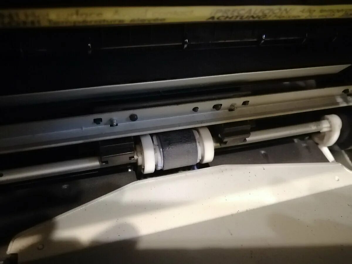 Canon не берет бумагу. Принтер зажевывает бумагу самсунг. LASERJET 3055 не захватывает бумагу. Принтер Кэнон не захватывает бумагу.