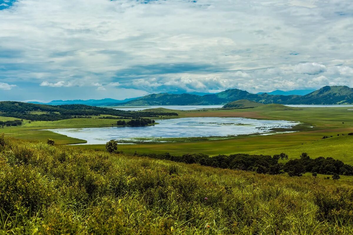 озеро родниковое приморский край. бирюзовое озеро приморский край. голубые озера приморский край красноармейский район. озеро птичье приморский край. гора бутакова.