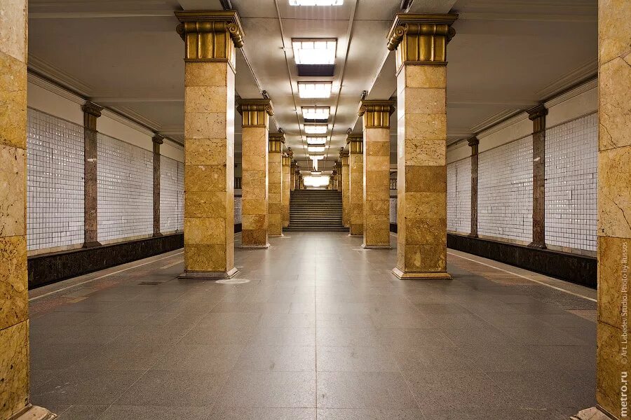 Парк культуры метро сокольническая линия. Комсомольская станция метро красная ветка. Станция парк культуры сокольнической линии. Комсомольская (станция метро, сокольническая линия). Парк культуры красная ветка.
