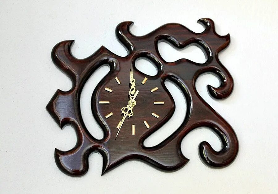 Простые формы часов. Часы из дерева. Часы настенные деревянные. Часы из дерева настенные. Часы дерево.