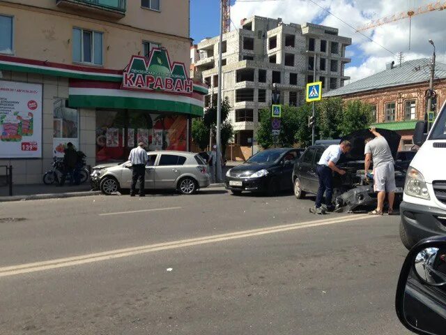 Перекресток Урицкого и Горького Пенза. Урицкого Пенза. Авария сегодня в Пензе перекресток Урицкого и Горького. Авария на Ленина Урицкого.