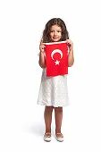 Держитесь на турецком. Ребенок с турецким флагом. Флаг Турции дети. Девочка с турецким флагом. Девушка с флагом Турции.