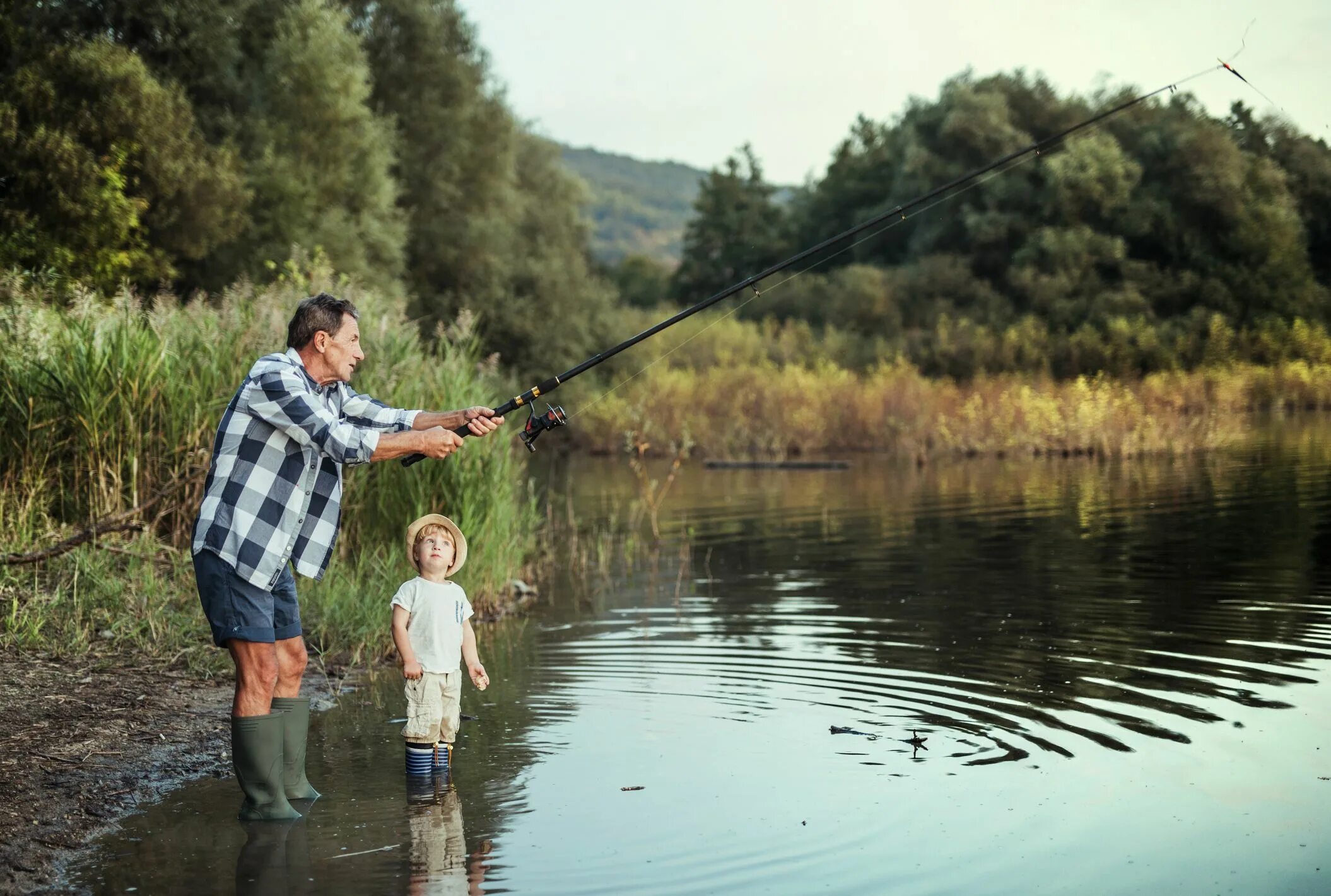 Ловить удочкой сонник. Heyday рыбалка. Fishing Anglers. Go Fishing. Синий презент рыбалка.