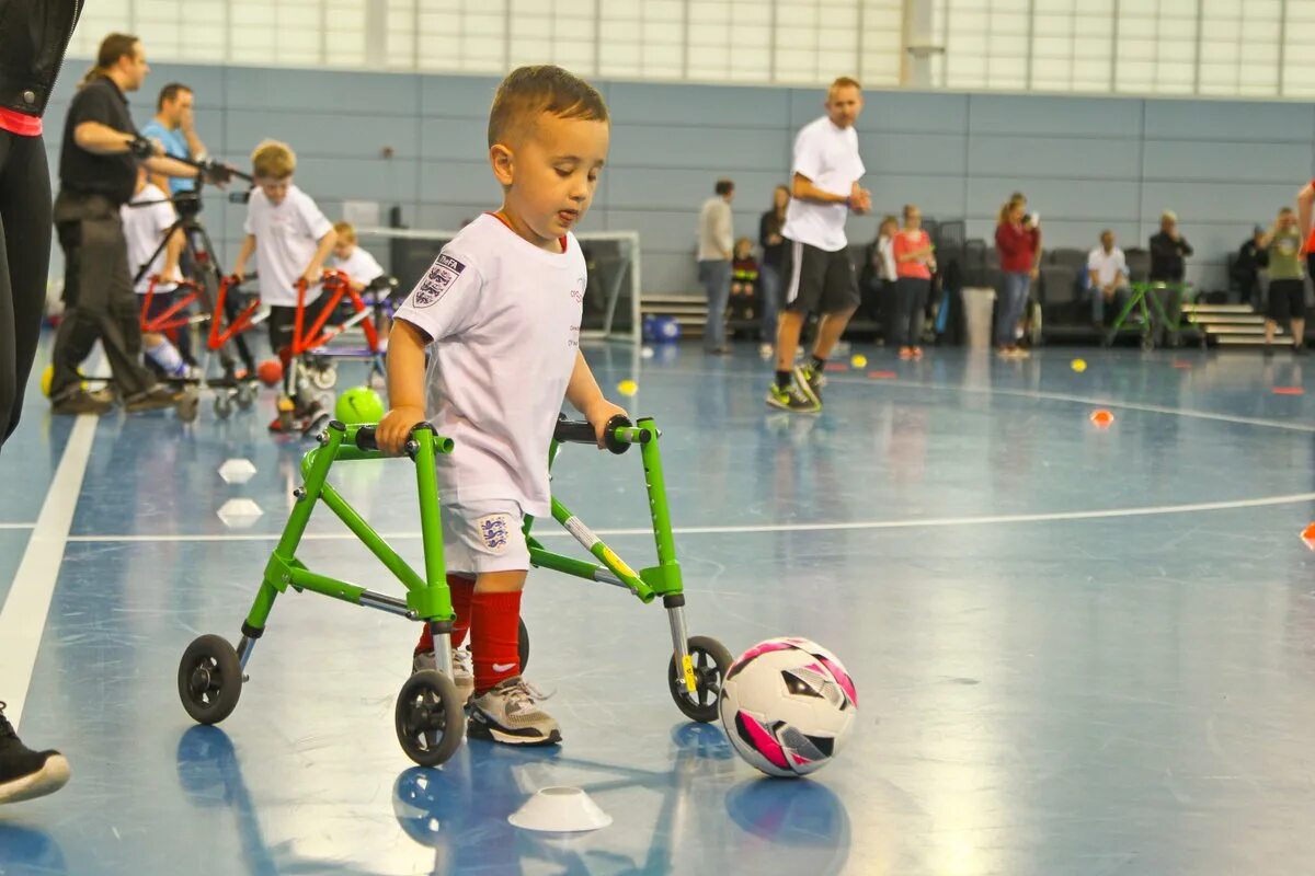 Дети инвалиды в спорте. Адаптивная физическая культура для детей. Адаптивный спорт для детей. Адаптивная физическая культура и спорт.