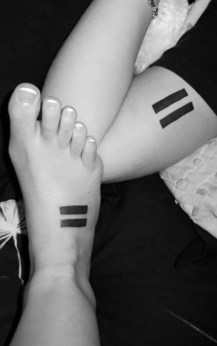 Кельтский трайбл на плече. Мини тату на руке. Tattoo left. Tattoo left. Тату на плече мужские.