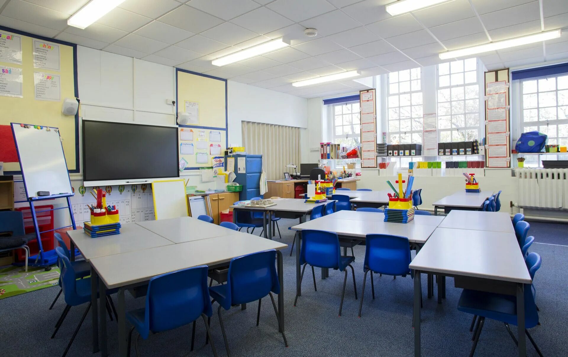 Школе classroom. Класс в школе в америке. Классы в американских школах. Класс в школе. Кл скул.