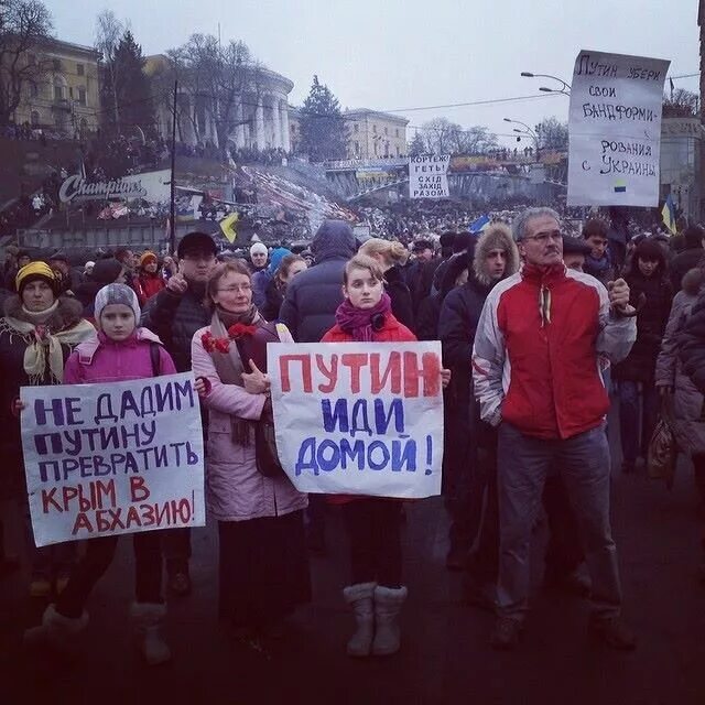 праздник солнца в мурманске. гражданская оборона табы. летов концерт 1988. очередь за солнцем на холодном углу. солнце сюрреализм.