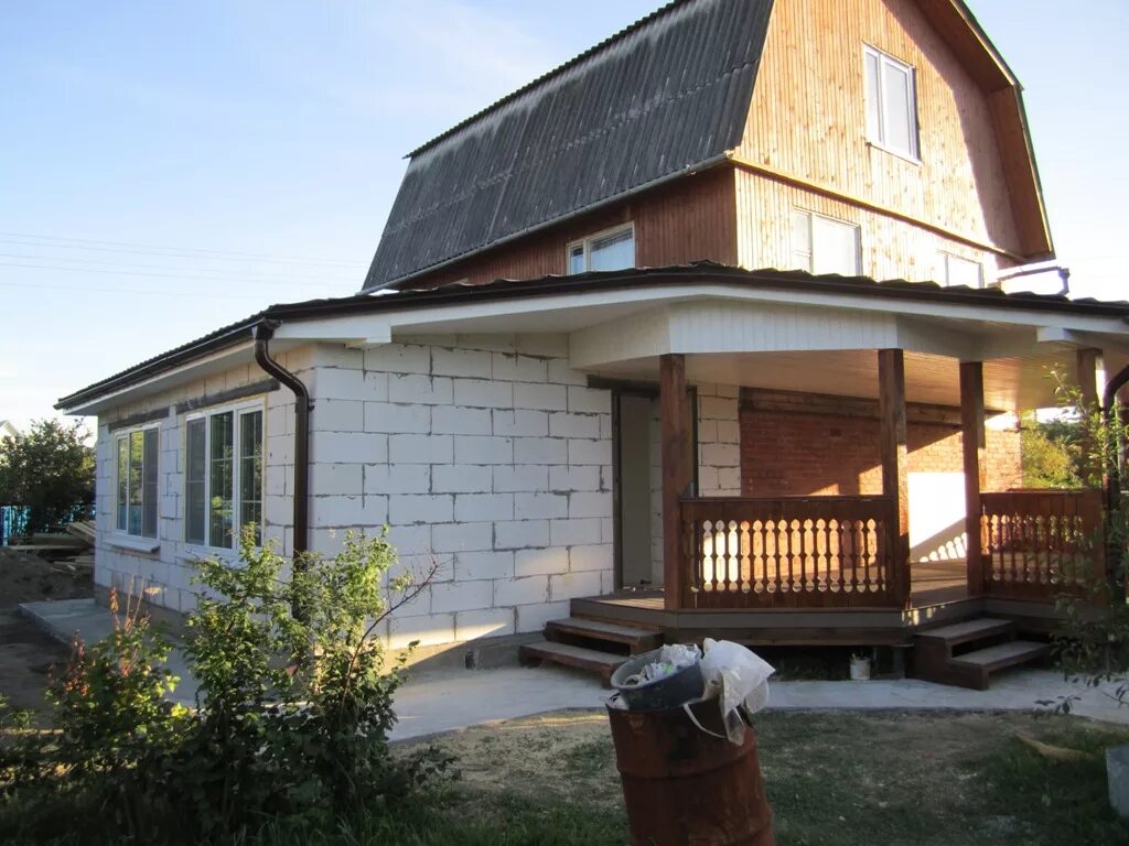 Пристройка к деревянному дому из пеноблоков. Пристройка то з газобетона. При тройка из пеноблоков. Двухэтажная пристройка из блоков. Проекты пристроек из пеноблока.