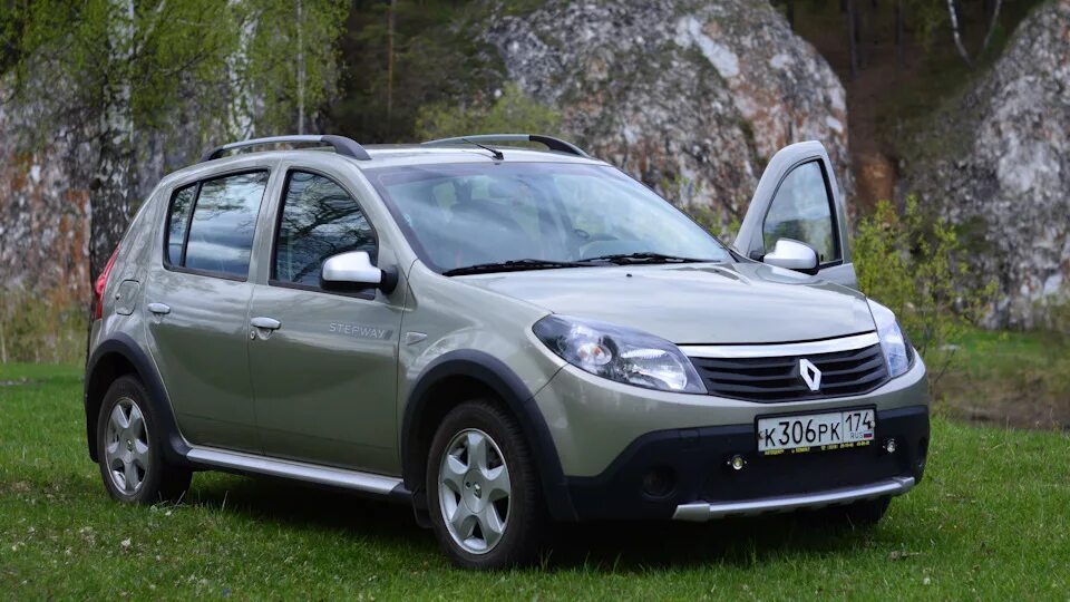 Renault sandero stepway 1 6. Renault Sandero Stepway 2010. Рено Сандеро степвей 1. Renault Sandero Stepway 2012. Рено Сандеро степвей 2010.