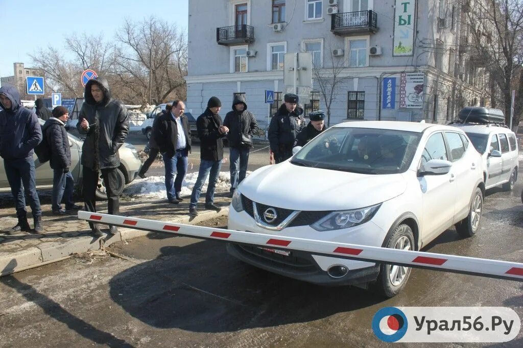 Платная парковка оренбург. Платная парковка оренбург. Платная парковка на жд вокзале брянск 1. Novosibirsk городской центр организации дорожного движения. Стоянка аэропорт победилово.