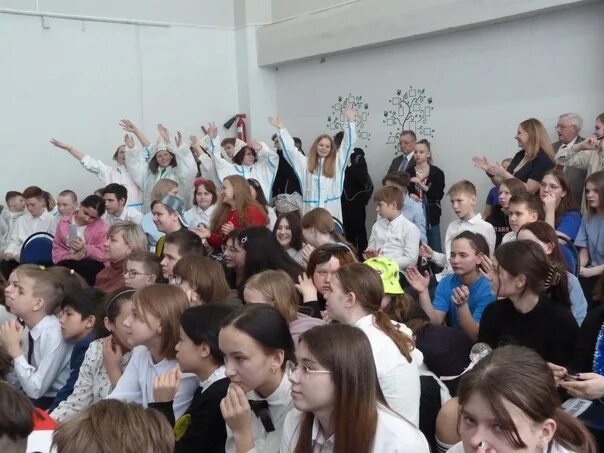 Директор 16 школы великие луки. Школа 16 великие. Школа 16 великие луки фото. Музыкальная школа великие луки. Школа 4 великий новгород.