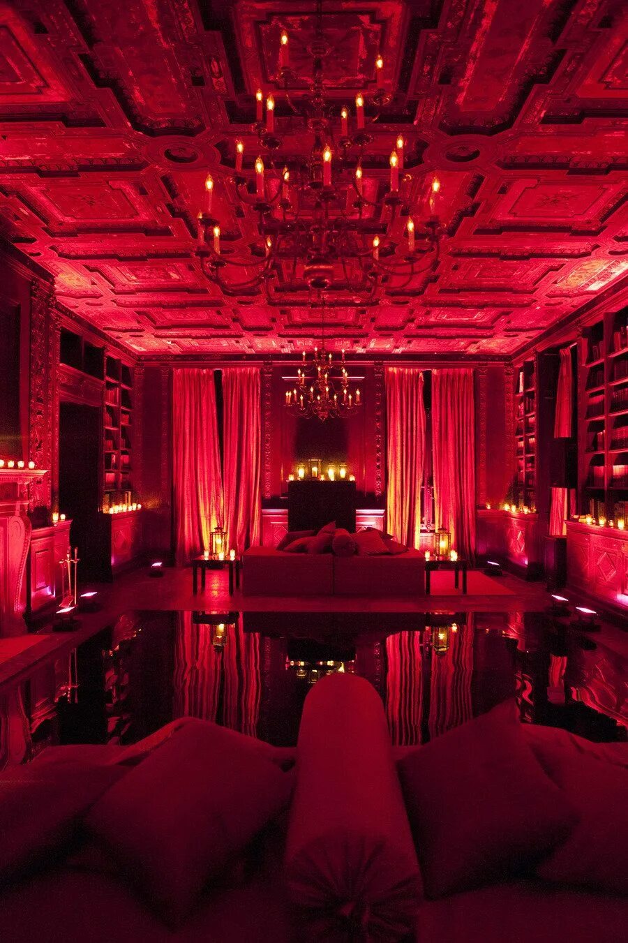 Red mansion. Red room&quot; красная комната  (1999) ужасы &quot;. красный свет в комнате. комната с красной подсветкой. красное освещение в комнате.