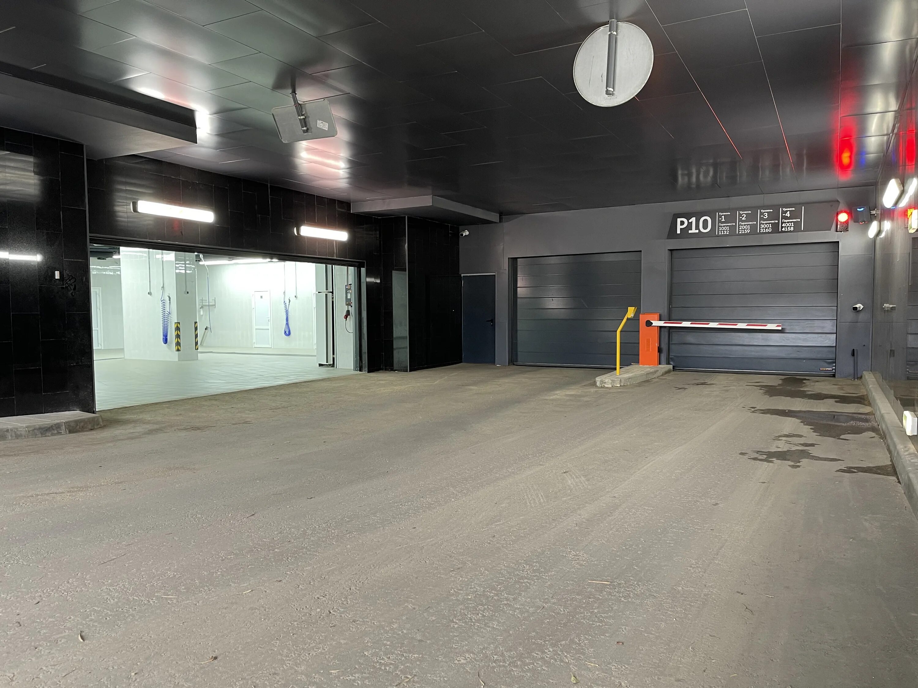 леманс детейлинг. интерьер автомойки. шторы для автомойки. свет в помещениях тюнинг ателье. химчистка на ул зорге москва.