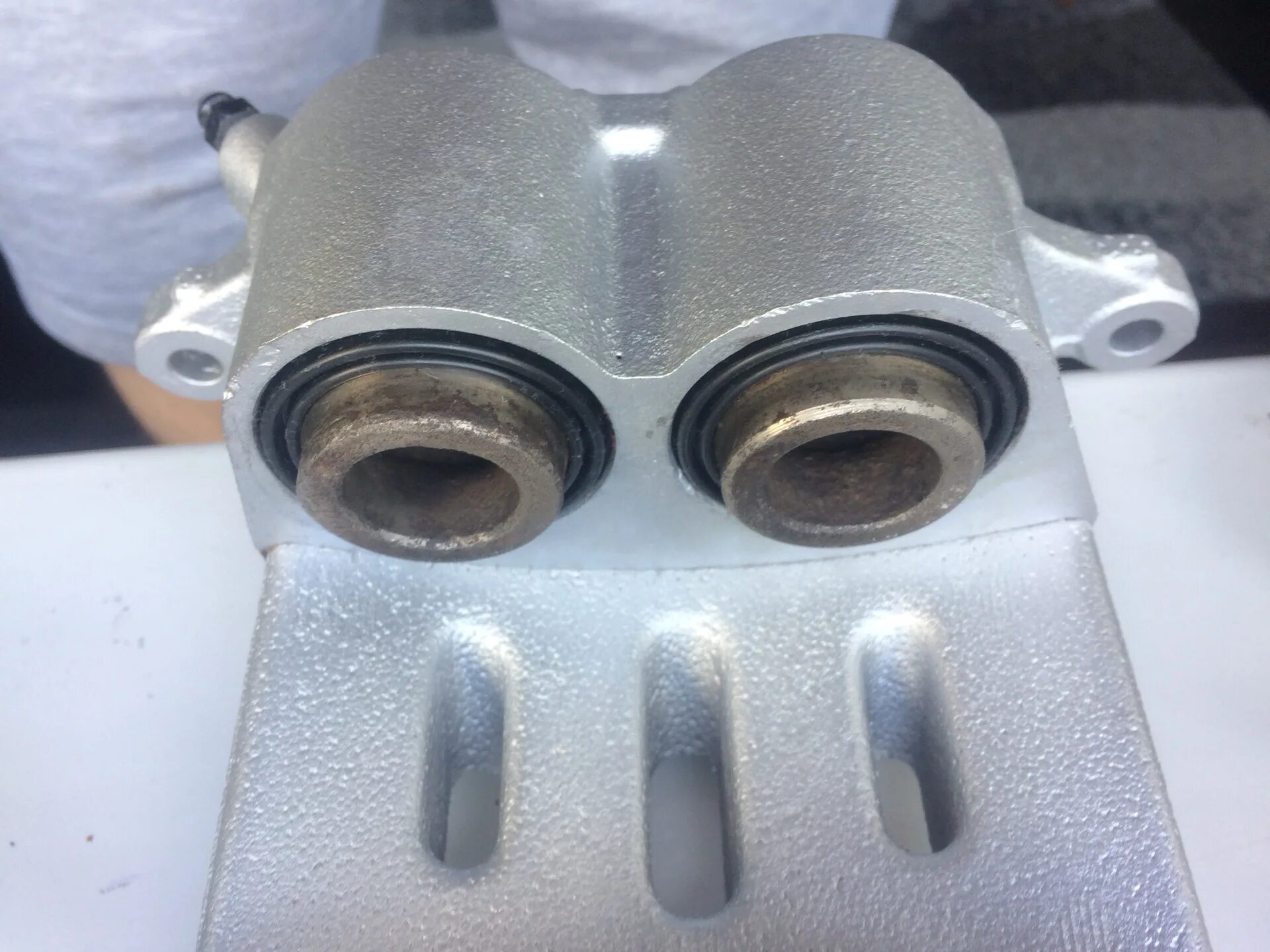 Скоба суппорта jzx100. Суппорт чайзер 100. Скоба суппорта jzx100. Суппорт чайзер 100. Задний суппорт jzx100.