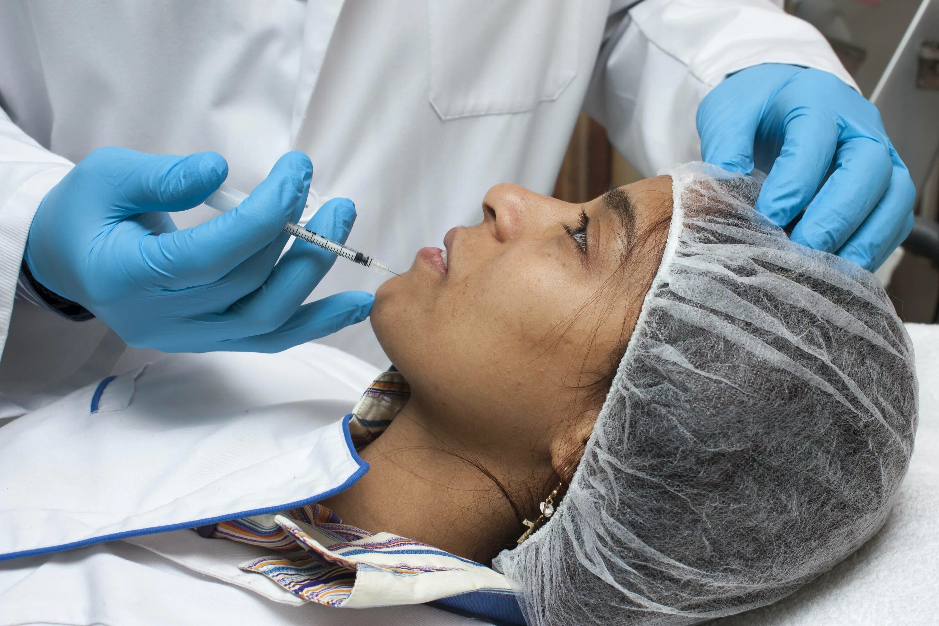 Пластическая операция как называется. Реконструктивная пластическая хирургия. Эстетическая хирургия. Пластичсекаяо перация. Пластичсекаяо перация.