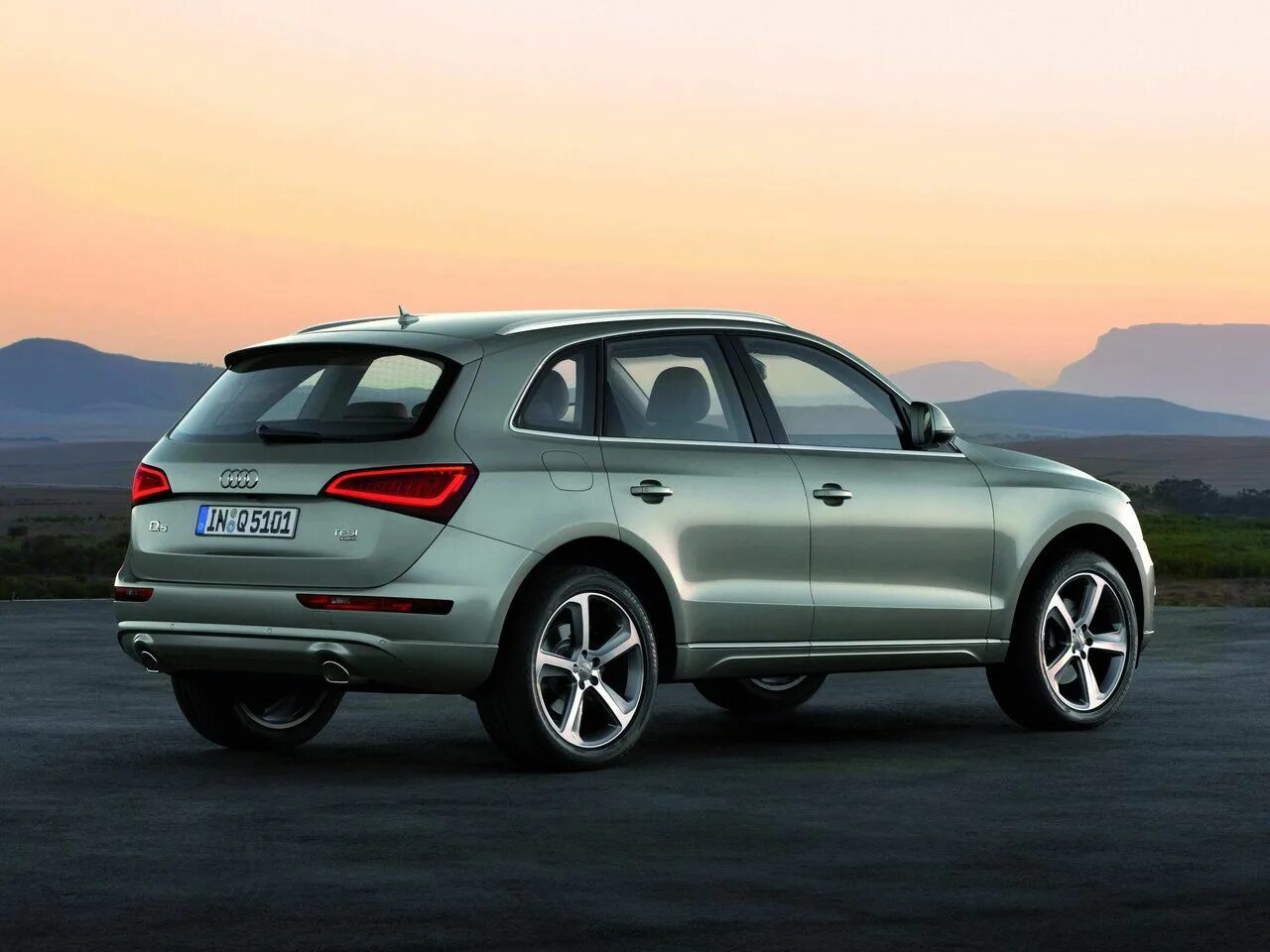 Ауди q5 красная. Audi q5 2012. Audi q5 красная. Ауди q5. Audi q5 2013.