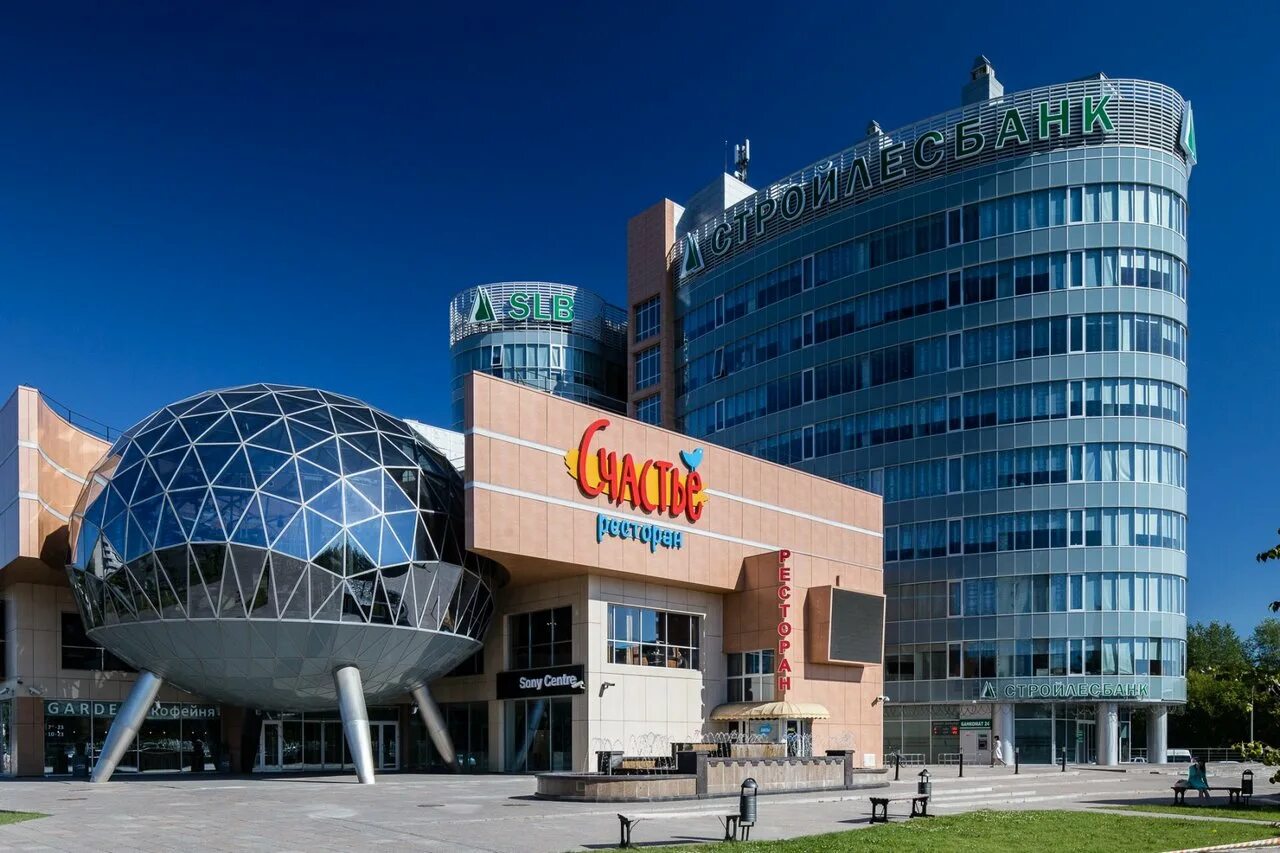 Тц тюменский тюмень. Кристалл, тюмень, улица дмитрия менделеева, 1а. Трц сити молл тюмень. Ул некрасова 10 тюмень. Торговый центр колумб тюмень.