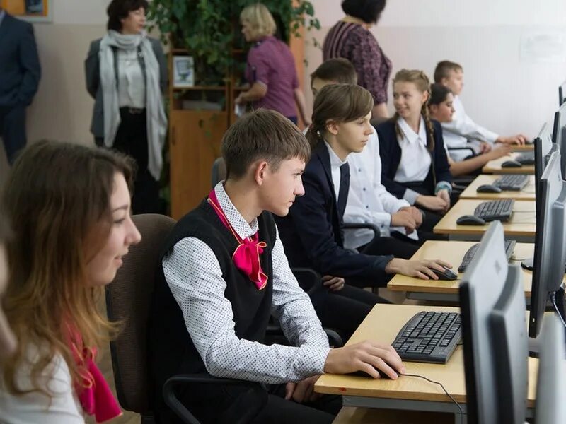 Информатика средняя школа. Информатика в школе. компьютер в школе. урок в современной школе. урок информатики в школе.
