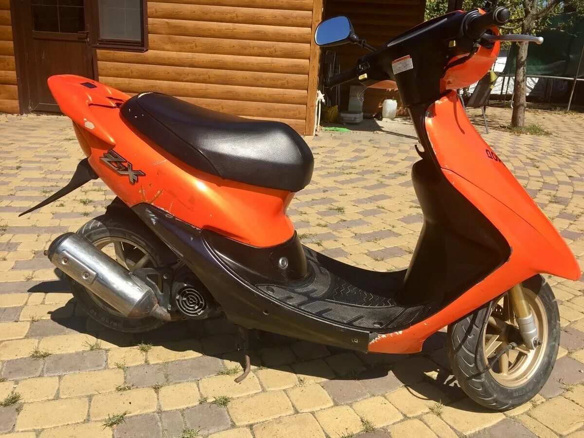 Скутеры б у москва. Honda Dio 50 кубов. Скутер Хонда дио 50. Скутер Хонда дио 50 кубов. Мопед Хонда дио 24.