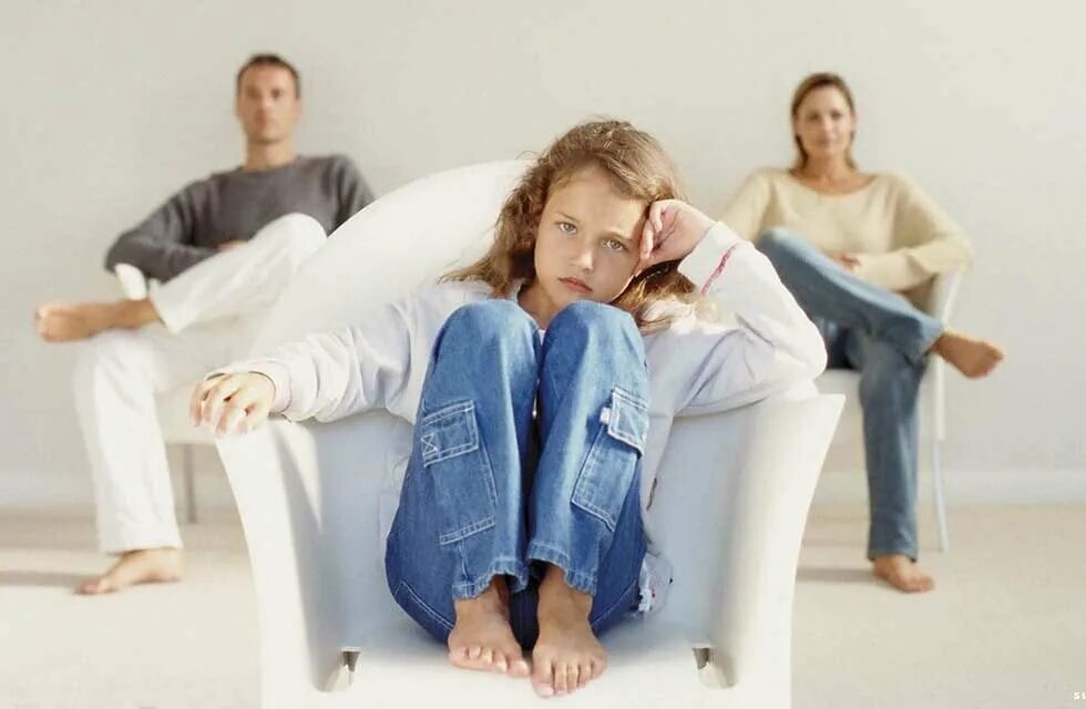 В трудной психологической ситуации. Психология подростки и родители. Подросток у психолога. Проблемная семья. Ребенок в семье.