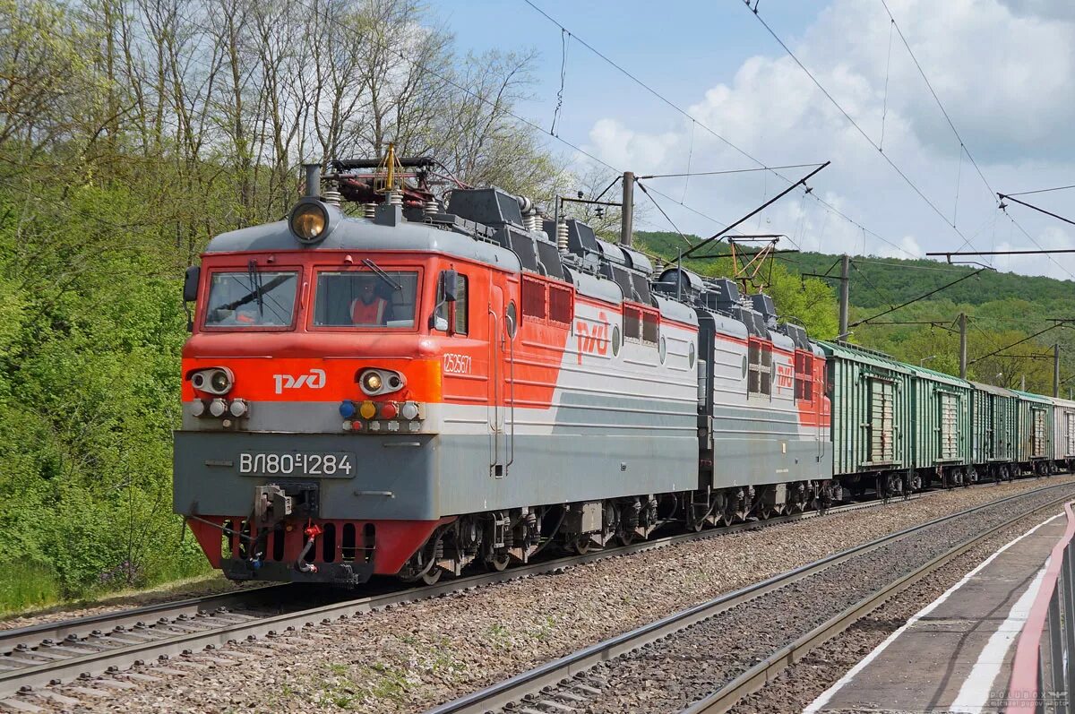 Электровоз тянет. Грузовой Локомотив вл80. Локомотив вл 80. Вл80 электровоз. РЖД Локомотив вл 80.