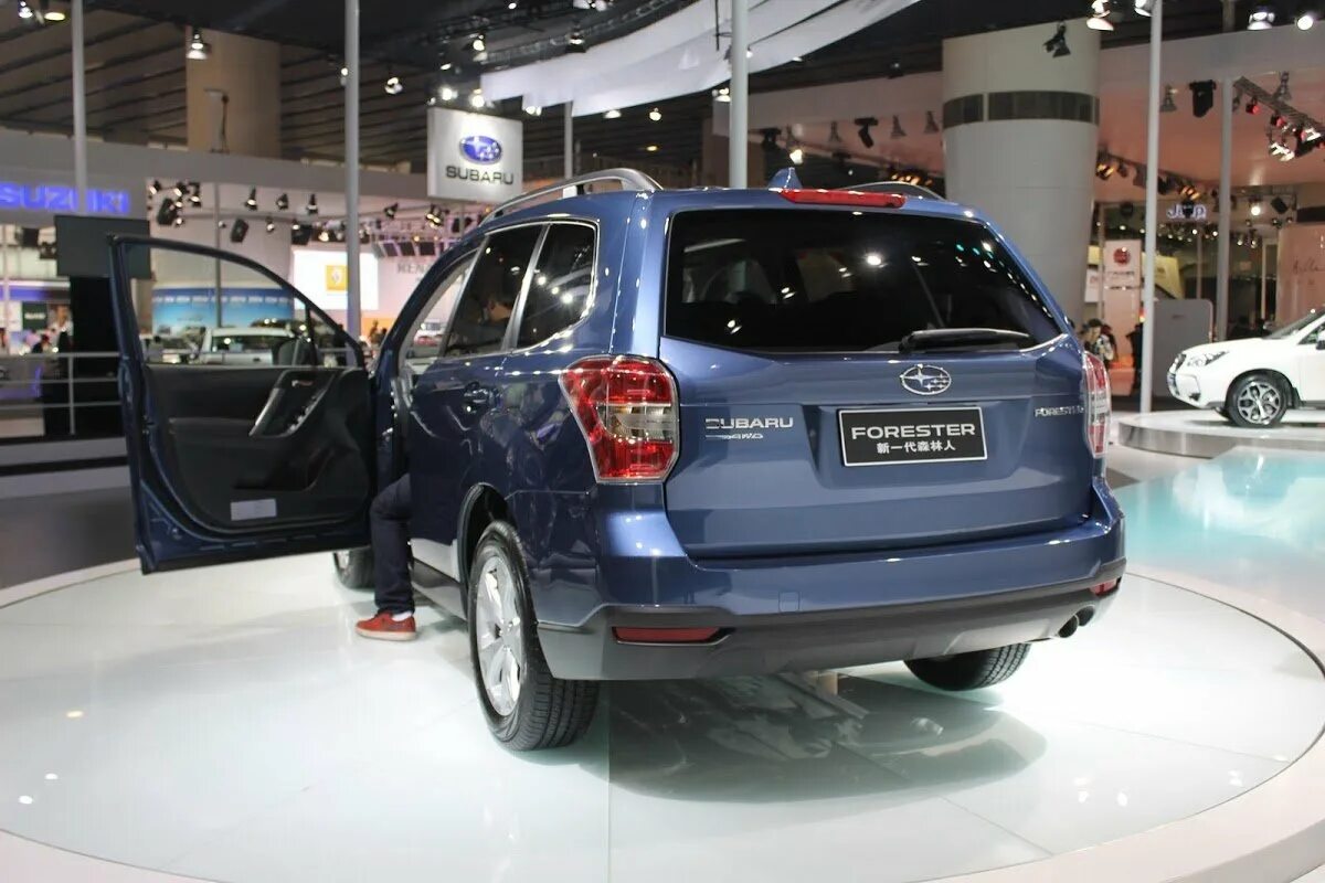 Авто из китая в казахстан. Китайский автопром марки автомобилей. Автосалон среднего класса. Автомобильная промышленность. Состав китайских автомобилей.