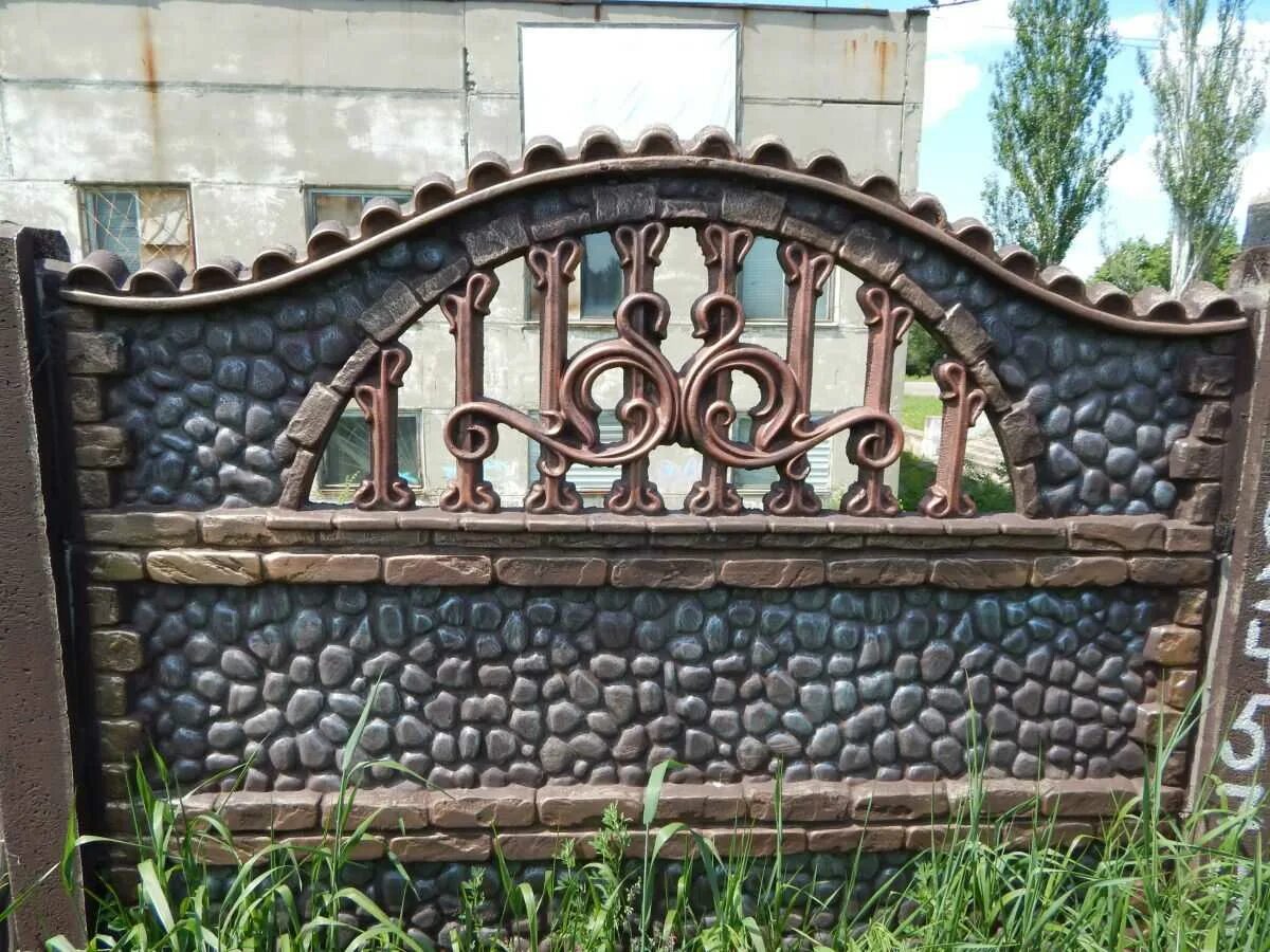 Покраска бетонного забора