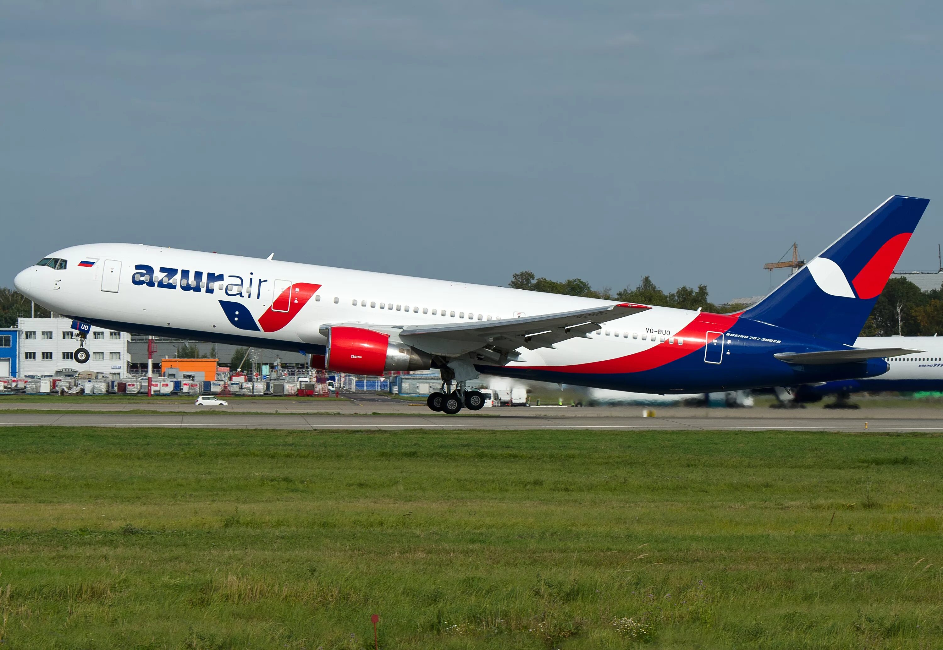 Azur чартер. Самолет Азур. Азур Эйр самолеты. Авиакомпания Азур Эйр (Azur Air). Азул АИР самолет.