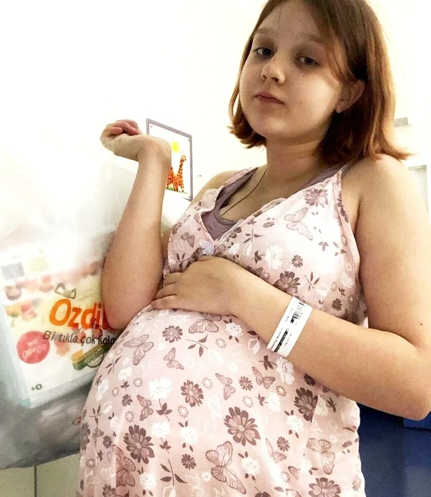 Девочка беременна в 9. Даша беременна 13. даша суднишникова pregnant. беременные подростки. беременна в 13 лет.