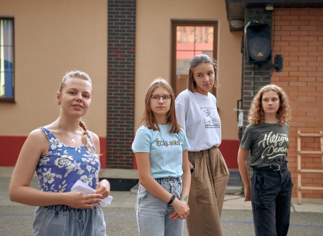 2 смена на английском. таблица местоимений англ яз. база наука юургу. расписание уроков и звонков шаблон. School camping trip.