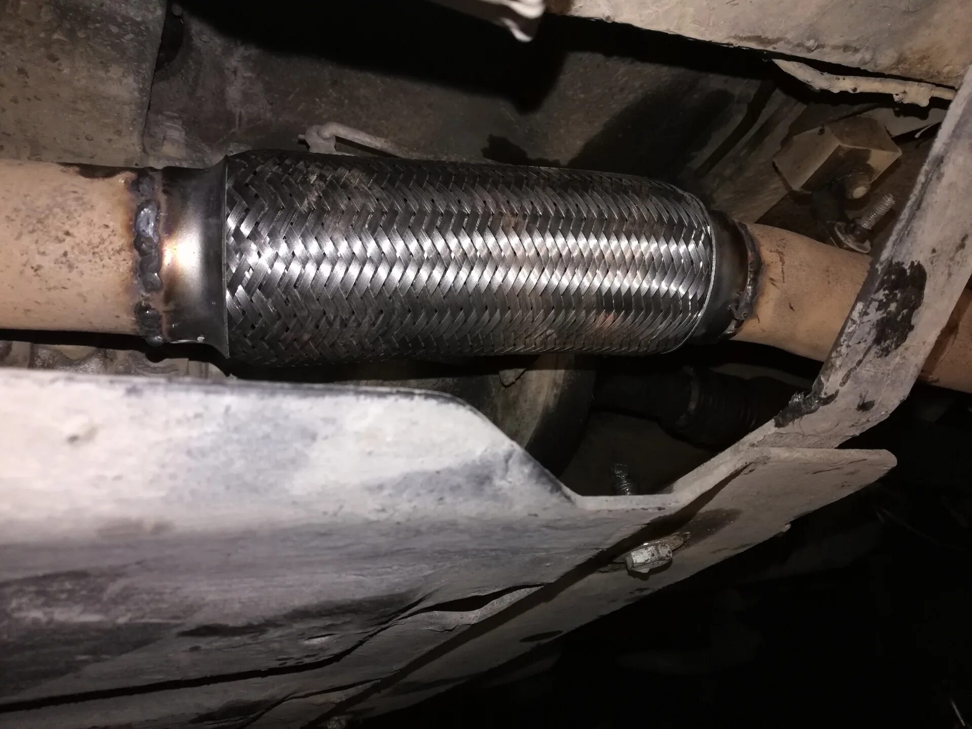 Тойота камри 35 гофра глушителя. Уаз патриот 14 года гофра глушителя. Гофра глушителя уаз патриот. Гофра уаз. Гофра уаз.