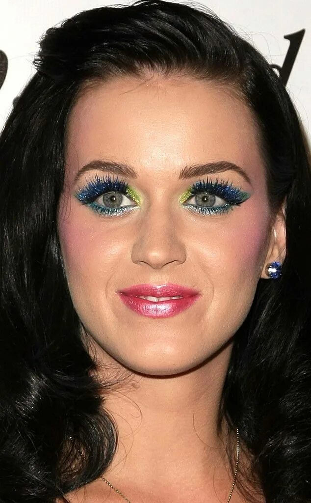 Katy perry без макияжа. Макияж с синими волосами. Кэти перри facial. Кэти перри макияж. Katy perry.