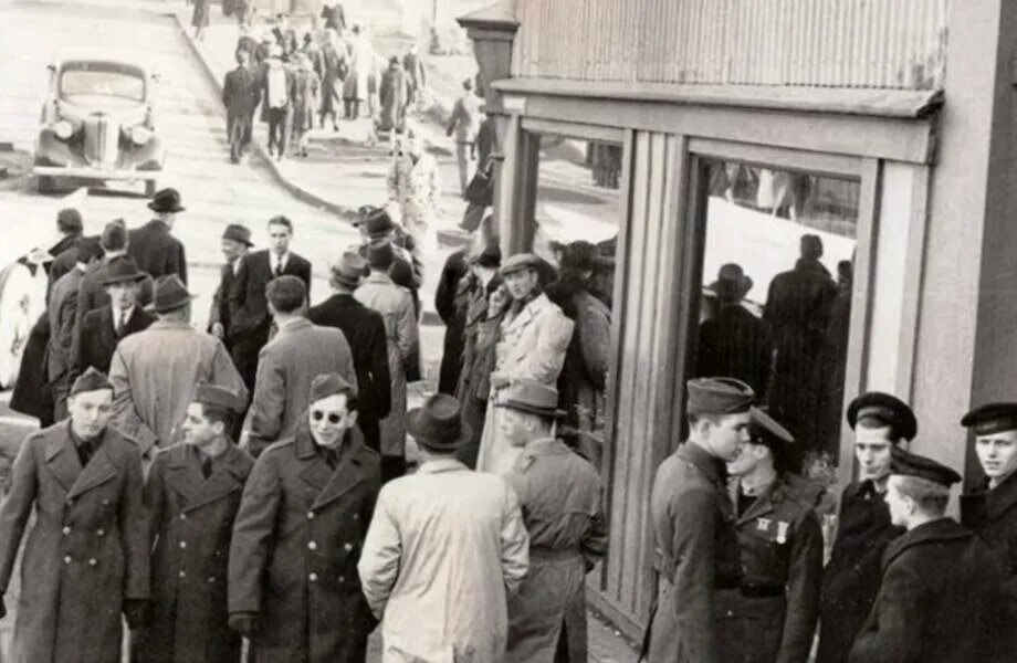 Путешествие во времени фото. Фотографии людей в 1943 года. история путешествие во времени. снимок 1943 путешественник во времени. люди которые перемещались во времени.