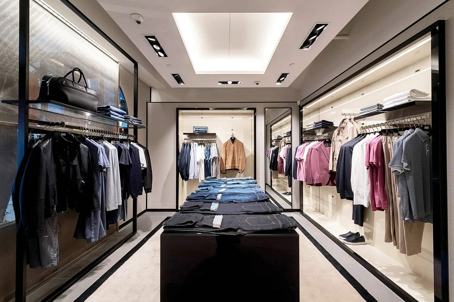 Аутлеты в москве вещи. Брендовые вещи одежда аутлет. Bosco outlet новая рига. Магазин брендовой одежды аутлет. Аутлет брендовой одежды интернет магазин.