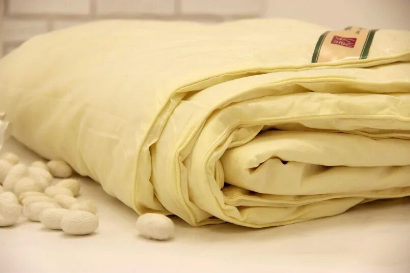 Одеяло шелкопряд. Наполнитель шелк Тусса одеяло. Одеяло из шелкопряда. Одеяло тутовый шелкопряд Турция. Наполнитель для одеяла искусственный шелк.