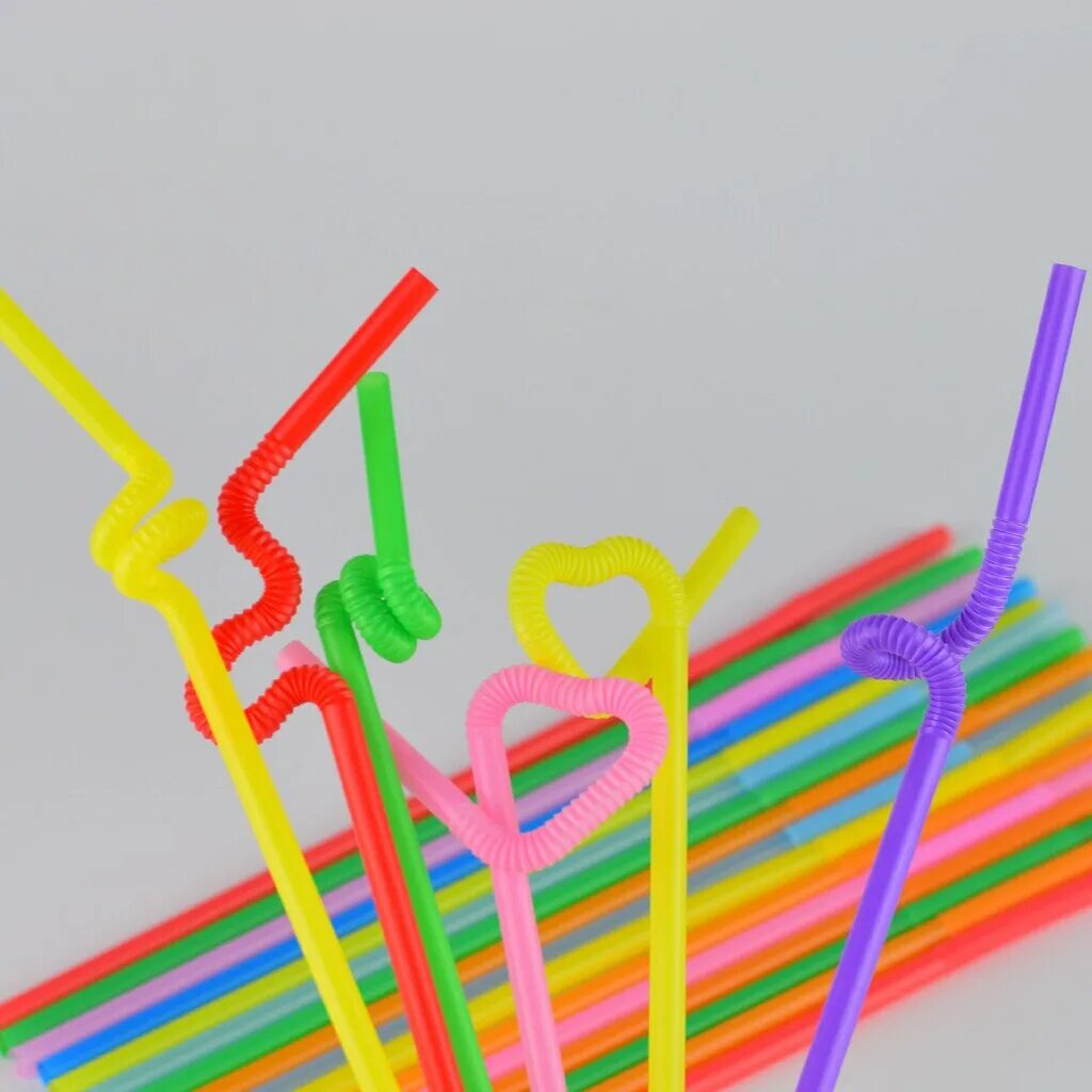 Поплавок из трубочки для сока. Пластмассовые трубочки. Идеи игр с трубочками. Найти игру трубочки. Необычные коктейльные трубочки.