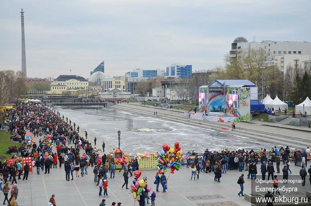Екатеринбург плотинка концерт. Сцены на плотинке екатеринбург. Екатеринбург плотинка мероприятия. Свердловск краснознаменная группа. Плотинка екатеринбург.