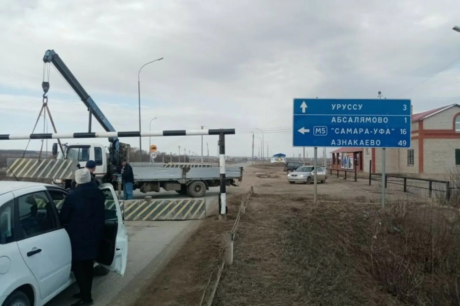 Почему в башкирии не работает. Граница татарстан и башкортостан мост. мост уруссу октябрьский. граница татарстана и башкирии. граница башкортостана и татарстана.